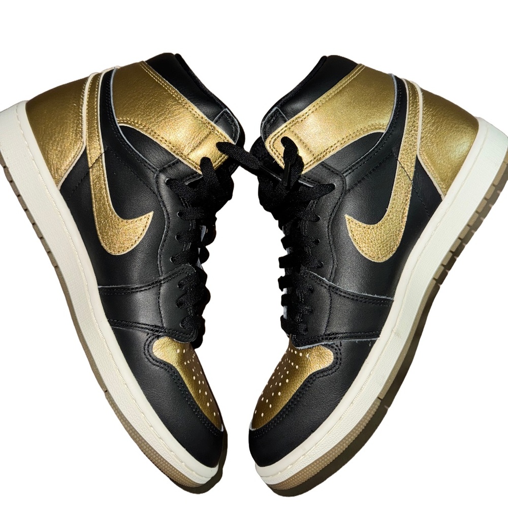 SZ 11 Jordan 1 High Black and Gold